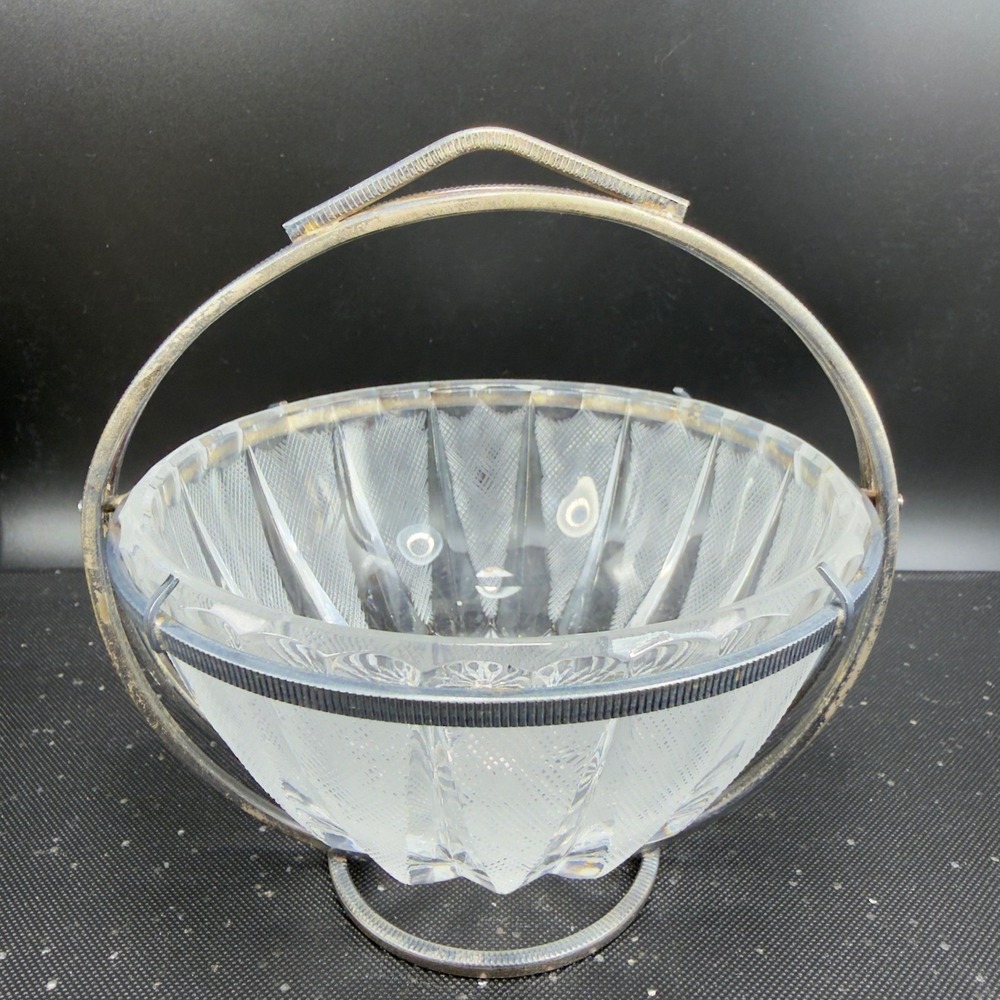 Vintage Clear Glass Brides Bowl Silver Tone Metal Frame‎ Swing Handle Candy Dish